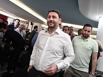 PASOK leader Androulakis: A strong national health system is essential