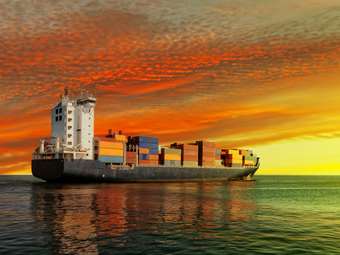 Οι ΗΠΑ προσπαθούν να πείσουν τις ναυτιλιακές ότι η Ερυθρά Θάλασσα είναι ασφαλής από τις επιθέσεις των Χούθι