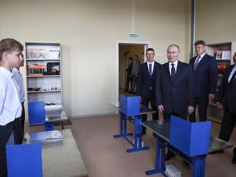 Ο Πούτιν ξοδεύει εκατομμύρια για να διαμορφώσει τη νεολαία της Ρωσίας σύμφωνα με τις δικές του αξίες