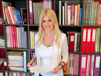 Μπογιές και τρικάκια πέταξαν άγνωστοι στο πολιτικό γραφείο της Ελ. Ράπτη