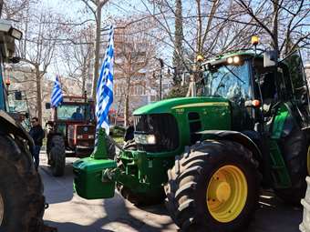 Λαμία: Για δύο ώρες απέκλεισαν οι αγρότες την εθνική οδό στην Αταλάντη