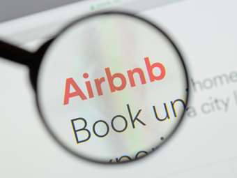 Η αυξημένη ζήτηση για Airbnb αυξάνει και τους ελέγχους της εφορίας