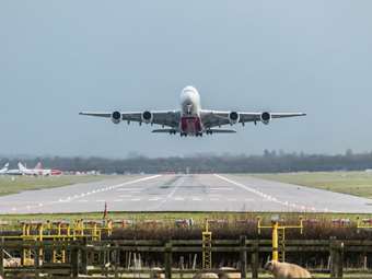 Ελβετία: Το αεροδρόμιο της Ζυρίχης σταματά τις ανακοινώσεις στα γαλλικά, γιατί προωθεί την ηρεμία