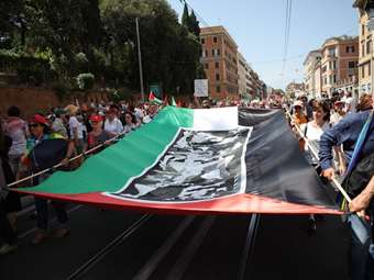 Ιταλία: Μαζική κινητοποίηση της αντιπολίτευσης υπέρ των αμάχων της Γάζας