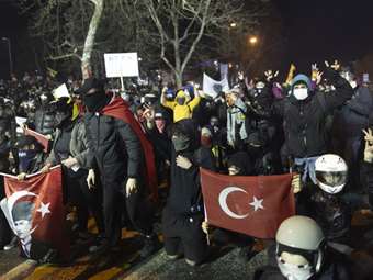 Προφυλακίστηκε άλλος ένας δήμαρχος της Κωνσταντινούπολης και 47 στελέχη του CHP με κατηγορίες διαφθοράς