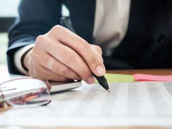 Ποιοι επαγγελματίες γλιτώνουν τη νέα τεκμαρτή φορολόγηση