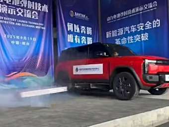 Eκτινασσόμενες μπαταρίες: Νέα λύση για τις φωτιές στα ηλεκτρικά (video)