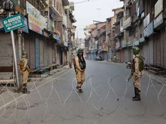 Ινδία: Τουλάχιστον 9 νεκροί και 29 τραυματίες από την έκρηξη σε αστυνομικό τμήμα του Κασμίρ