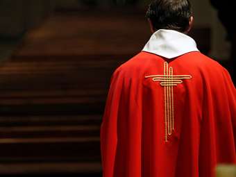 Ξέπλυμα μαύρου χρήματος: Στο μικροσκόπιο στελέχη της Καθολικής Εκκλησίας για μεταφορές €3 εκατ. σε νυχτερινά κέντρα