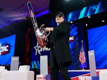 Ο Τραμπ έβαλε "φρένο" στον Έλον Μασκ και το μαχαίρι στο δημόσιο, μετά την παρέμβασή υπουργών του