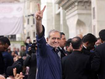 Ιράν: Ένας δημοφιλής πρόεδρος με δεμένα χέρια