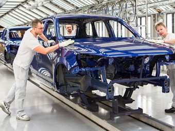 Κλιμακώνονται οι απεργίες στα εργοστάσια της VW-διακόπτεται η παραγωγή