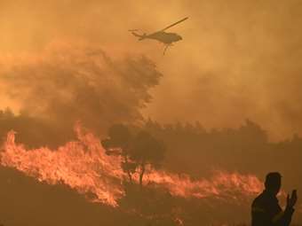 Φωτιά σε δασική έκταση στην Πτολεμαΐδα - Επιχειρούν εναέρια μέσα