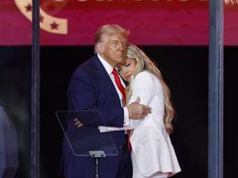 Τραμπ: "Γίγαντας της γενιάς του" ο "μάρτυρας" Τσάρλι Κερκ