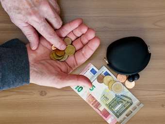 Οι νέες κλίμακες της εισφοράς αλληλεγγύης για τις κύριες συντάξεις – Τι θα καταβάλουν οι συνταξιούχοι από 1/1/2026