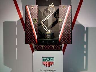 F1: Πώς τα τρόπαια των φετινών Grand Prix κλέβουν την παράσταση