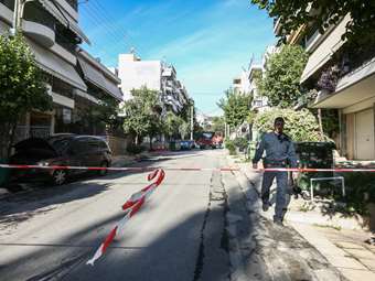 Φωτιά σε όχημα σωφρονιστικού υπαλλήλου και εντοπισμός χειροβομβίδας στη Νίκαια