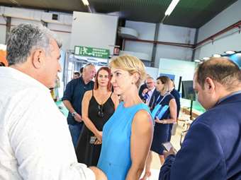 Πείραμα έγχυσης υδρογόνου πραγματοποίησαν ο Γερμανός αντικαγκελάριος Ρ. Χάμπεκ και η υφυπουργός Ενέργειας Αλ. Σδούκου