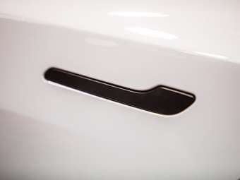 Κίνα: Απαγορεύει τις κρυφές χειρολαβές στα ηλεκτρικά αυτοκίνητα, με φόντο έρευνες για τις πόρτες των Tesla