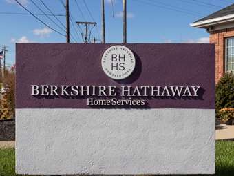 Η Berkshire Hathaway του Γουόρεν Μπάφετ ξεπέρασε το $1 τρισ. σε κεφαλαιοποίηση