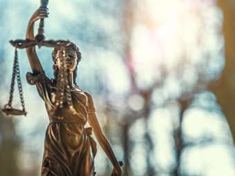 Κακούργημα οι μπαλοθιές σε συναθροίσεις - "Αμνηστία" για εθελοντικό αφοπλισμό