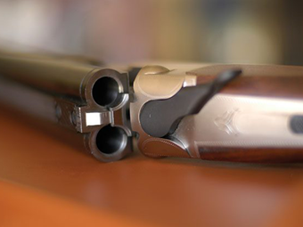 Σύλληψη δύο ανδρών για παράνομη οπλοκατοχή σε νυχτερινό κέντρο της Θεσσαλονίκης