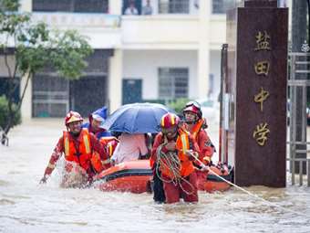 Κίνα: Κόκκινος συναγερμός για καταρρακτώδεις βροχές στις νότιες περιοχές της χώρας