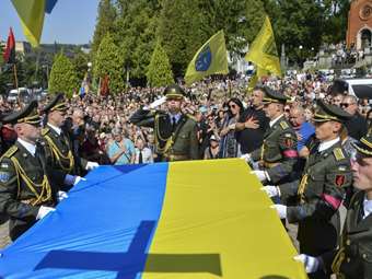 Ουκρανία: Κηδεύθηκε ο δολοφονηθείς πρώην πρόεδρος του ουκρανικού κοινοβουλίου
