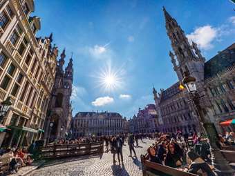 Η άνοδος της ακροδεξιάς μέσα από τα μάτια δύο ειδικών Βέλγων αναλυτών