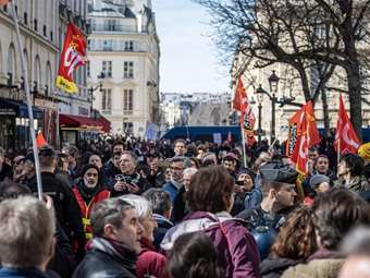 Γαλλία: Στις 14 Απριλίου η απόφαση για τη συνταγματικότητα της συνταξιοδοτικής μεταρρύθμισης