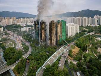 Χονγκ Κονγκ: Στους 65 οι νεκροί, εκατοντάδες αγνοούμενοι από τη φωτιά σε ουρανοξύστες - Τρεις συλλήψεις