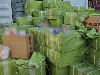 Κατασχέθηκαν σχεδόν 10 εκατ. λαθραία τσιγάρα στο λιμάνι του Πειραιά