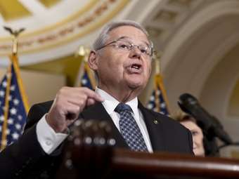 Παραιτήθηκε ο γερουσιαστής Μπομπ Μενέντεζ μετά την καταδίκη του