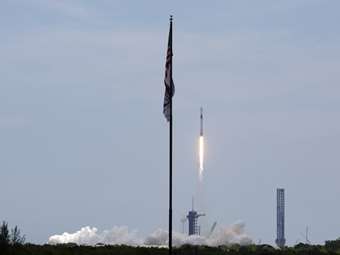 ΗΠΑ: Πραγματοποιήθηκε η εκτόξευση του διαστημόπλοιου της SpaceX με προορισμό τον Διεθνή Διαστημικό Σταθμό