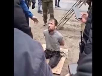 H στιγμή της σύλληψης υπόπτου για το μακελειό στη Μόσχα: "Μου έταξαν ρούβλια" λέει και τρέμει