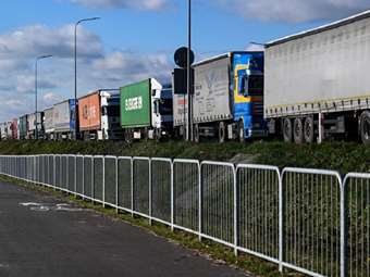 Πολωνία: Εκ νέου αποκλεισμένα τα κεντρικά συνοριακά περάσματα προς Ουκρανία από αγρότες και οδηγούς φορτηγών