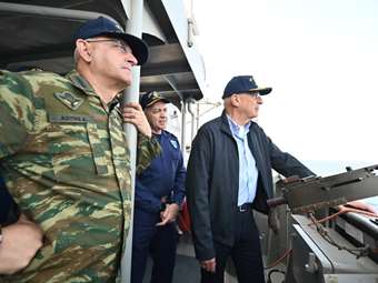 Ν. Δένδιας: Το Πολεμικό Ναυτικό έχει μπει στη νέα εποχή - Παρακολούθησε εκπαιδευτικές βολές κατευθυνόμενων βλημάτων