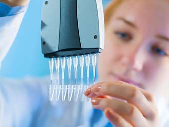 Σε κινητοποιήσεις οι εργαστηριακοί γιατροί στην περιφέρεια - Τι καταγγέλλουν για το clawback