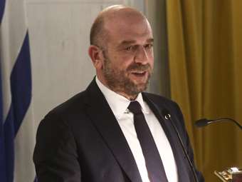 Μ. Λογοθέτης για άσυλο σε Σύρους: Παγώνει η έκδοση απόφασης, όχι η υποβολή αίτησης