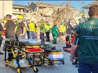 Νότια Αφρική: Άνδρας ανασύρθηκε ζωντανός από τα ερείπια, πέντε ημέρες μετά την κατάρρευση κτιρίου στην πόλη Τζορτζ