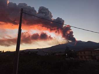 Ιταλία: Νέα έκρηξη της Αίτνας λόγω εσωτερικής κατάρρευσης του νοτιοανατολικού κρατήρα του ηφαιστείου