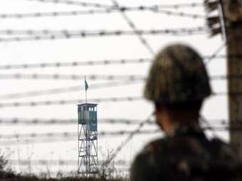 Σύγκρουση Ινδίας - Πακιστάν: Ισχυρές εκρήξεις στο αεροδρόμιο της πόλης Τζάμου στο ινδικό Κασμίρ