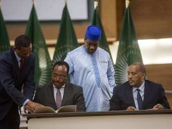 Αιθιοπία: Οι αντάρτες του Τιγκράι παραδίδουν τον βαρύ οπλισμό τους