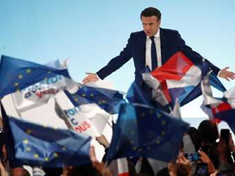 Γαλλία: "Κοινό μέτωπο" στήνουν Μακρόν και Αριστερά για να μπλοκάρουν τη Λεπέν στο β’ γύρο