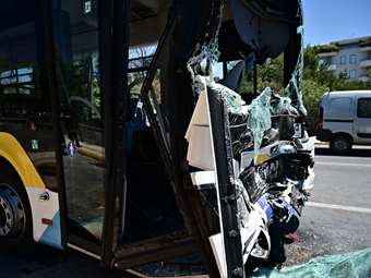 Σύγκρουση λεωφορείου με τραμ στον Πειραιά – 30 ελαφρά τραυματίες