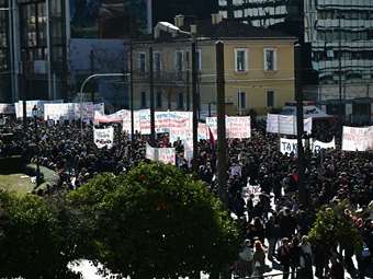 Μεγάλη συμμετοχή στο πανεκπαιδευτικό συλλαλητήριο - Επεισόδια μεταξύ φοιτητών πριν ξεκινήσει