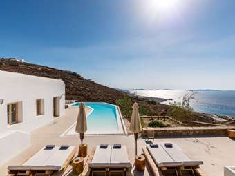 Μύκονος και Πάρος ανταγωνίζονται για την κορυφή του real estate στις Κυκλάδες