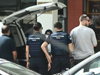 Νέα Σμύρνη: Ομολόγησε πως σκότωσε τον αδερφό της - Της ζήτησε νερό, τσακώθηκαν και τον μαχαίρωσε