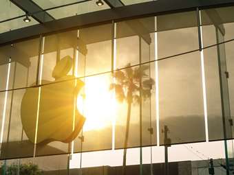 Η Apple τρίτη εταιρεία στην ιστορία που ξεπέρασε τα $4 τρισ. κεφαλαιοποίηση