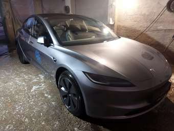 Ταξί Tesla κυκλοφορεί στη Λάρισα και κάνει θραύση